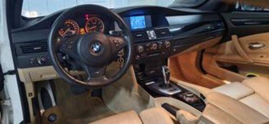 BMW 550i 4.8 SPORT SEDAN V8 32V GASOLINA 4P AUTOMÁTICO BMW 550i 4.8 SPORT SEDAN V8 32V GASOLINA 4P AUTOMÁTICO